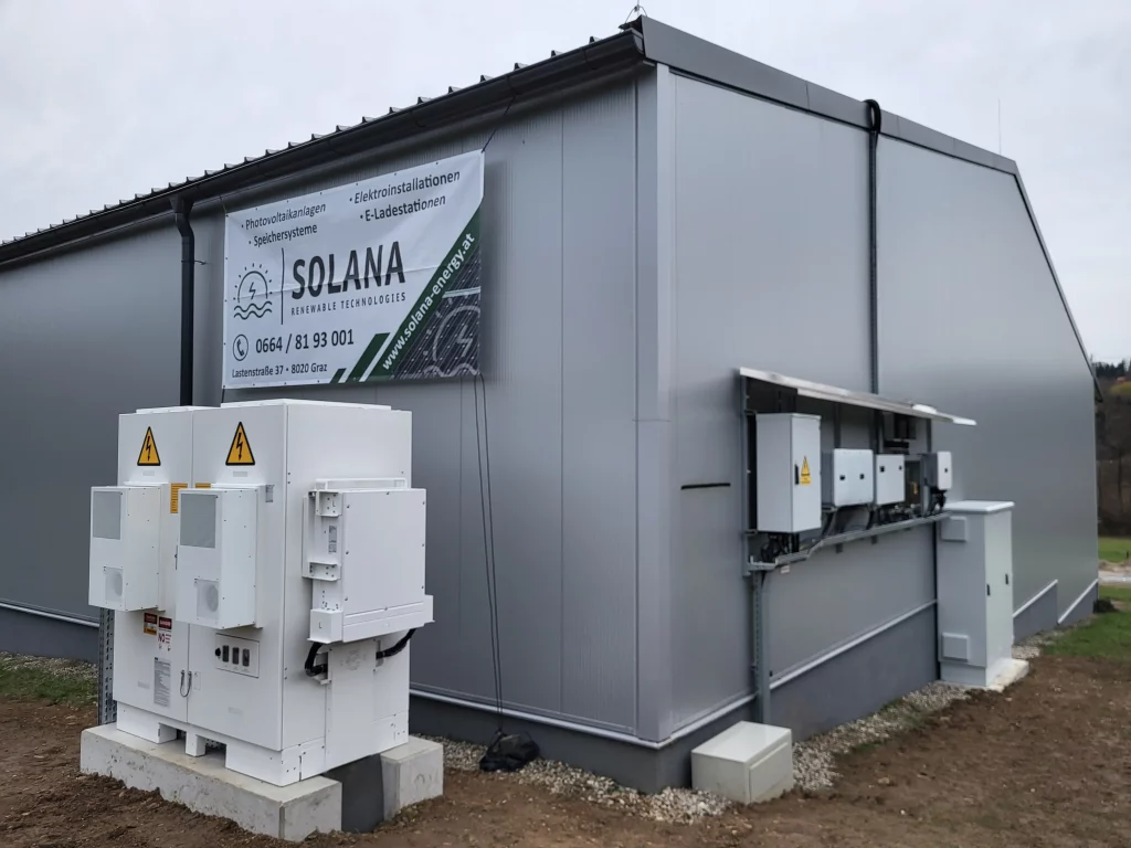 Gewerbespeicher vor Halle