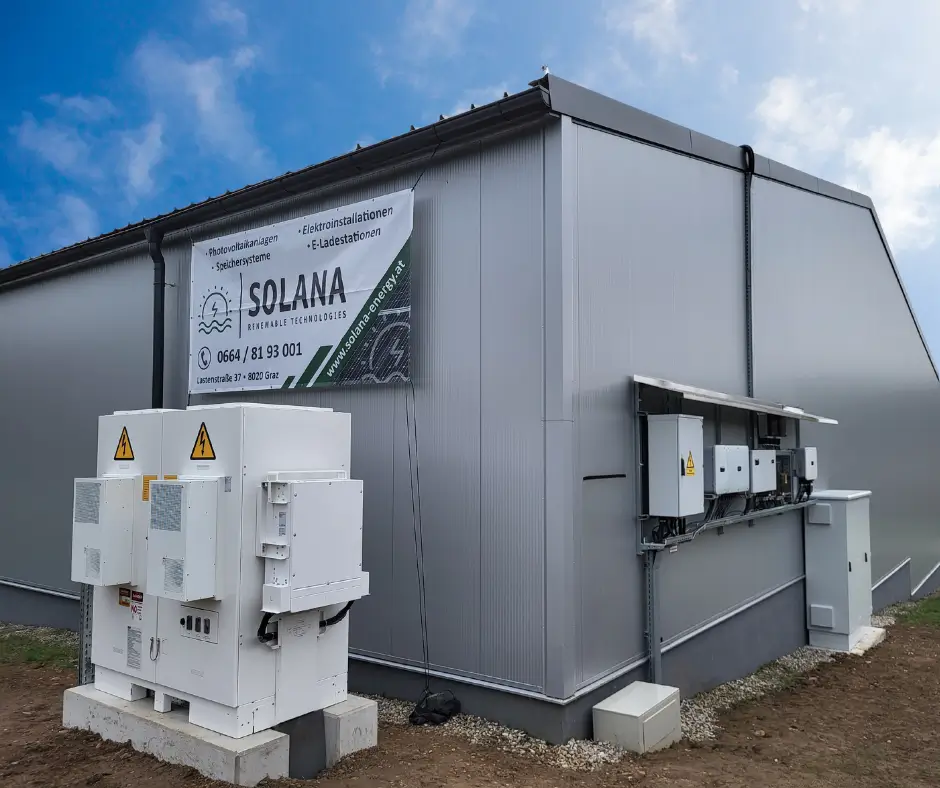 Gewerbespeicher vor Halle